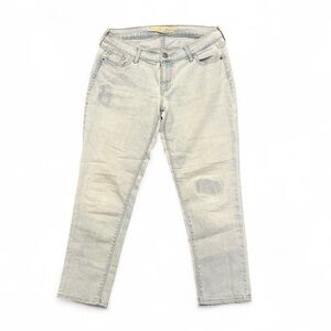 Old Navy Women’s Boyfriend Light wash distressed Jeans Size 6